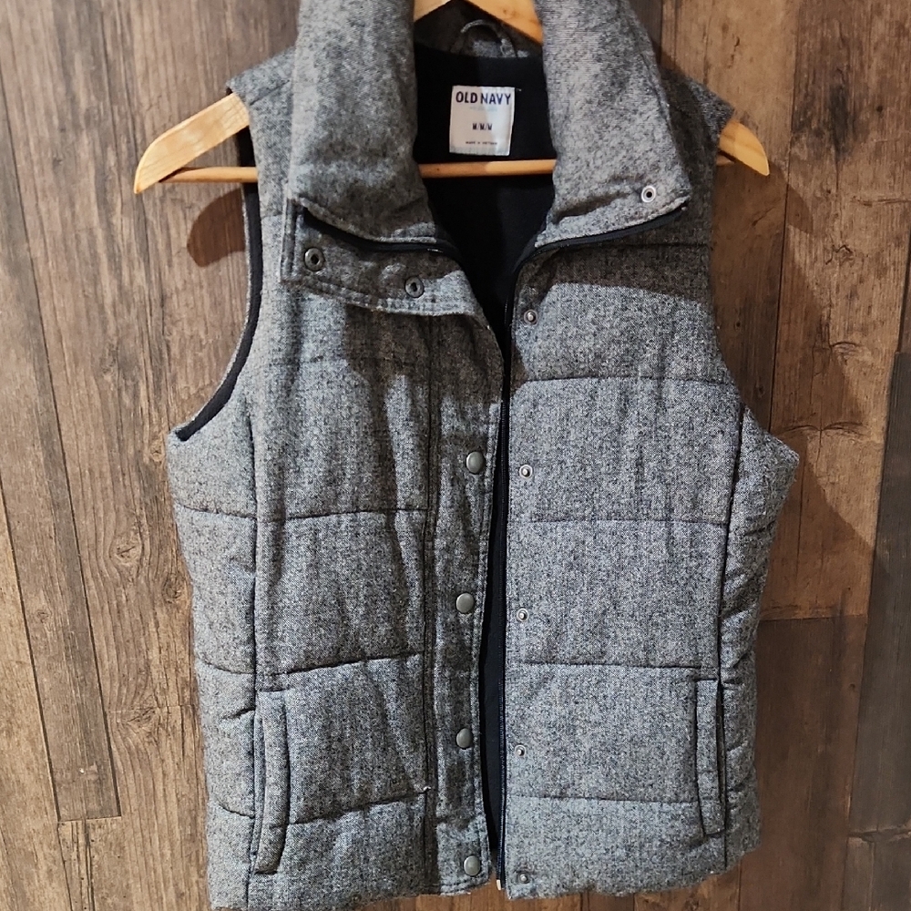 Old Navy Women's Gray Puffer Vest